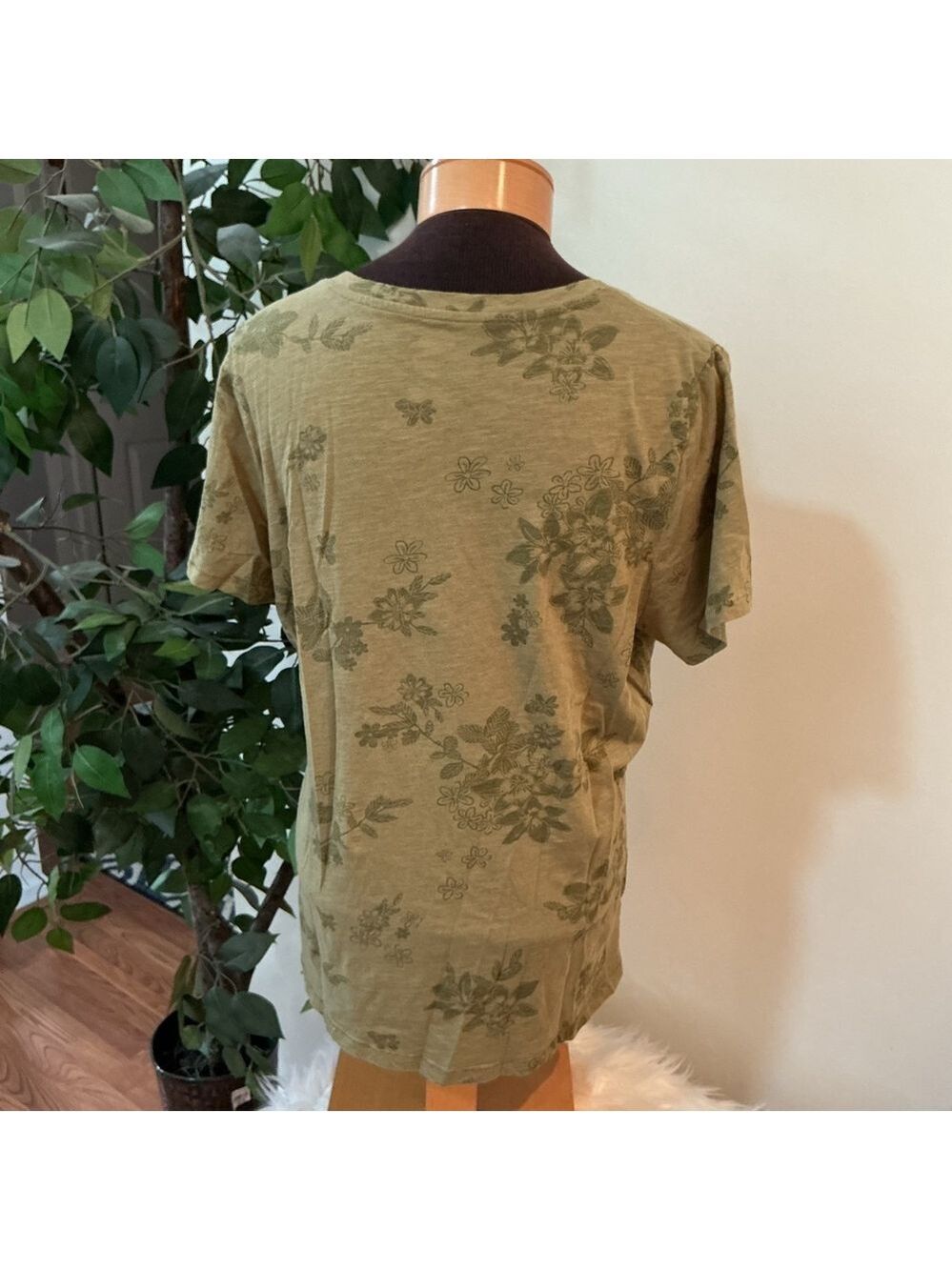 Sonoma Everyday short sleeve v neck tee Womns size Large tag free - Picture 5 of 8